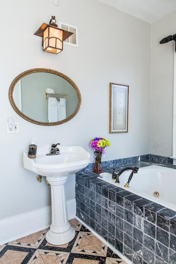 The Henderson Bed & Breakfast Hendersonville Ngoại thất bức ảnh